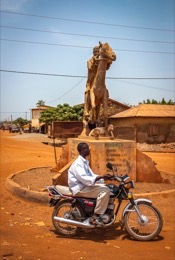 Africa;Benin;Goats;Kaleidos;Kaleidos-images;La-parole-à-limage;Statues;Tarek-Charara;Riders;Horses;Motorcycles;Pehonko