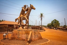 Afrique;Bénin;Cavaliers;Chèvres;Kaleidos;Kaleidos-images;La-parole-à-limage;Statues;Tarek-Charara;Cheval;Chevaux;Pehonko