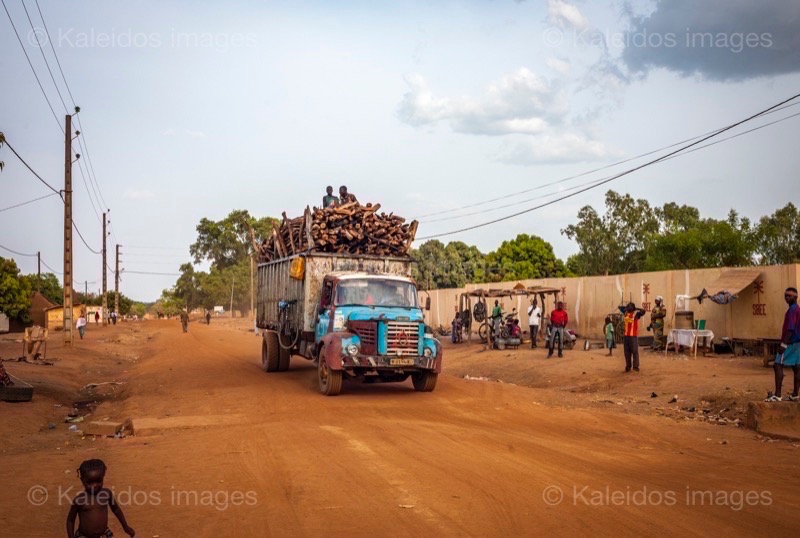 Afrique;Bois;Bénin;Camions;Kaleidos;Kaleidos images;La parole à l'image;Tarek Charara;Transports