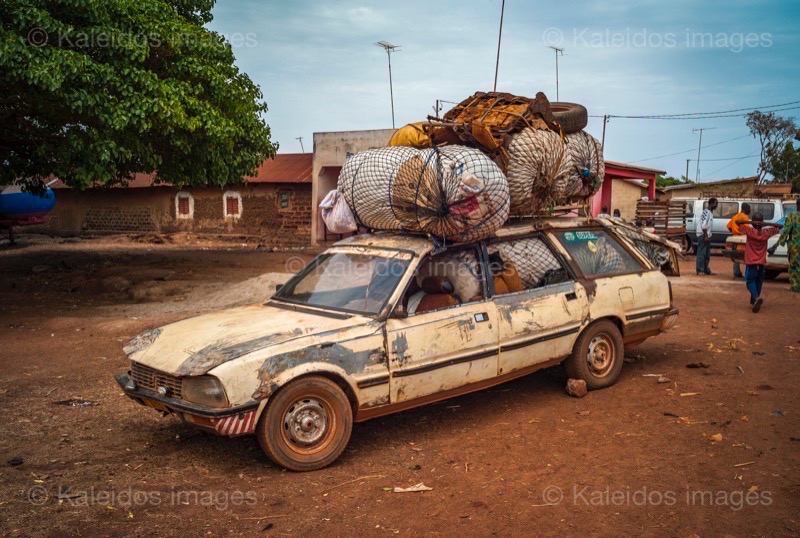 Afrique;Bénin;Kaleidos;Kaleidos images;La parole à l'image;Tarek Charara;Taxi-brousse;Voitures;Véhicules