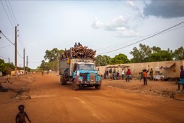 Africa;Benin;Kaleidos;Kaleidos-images;La-parole-à-limage;Lorries;Lorry;Tarek-Charara;Transportations;Trucks;Wood