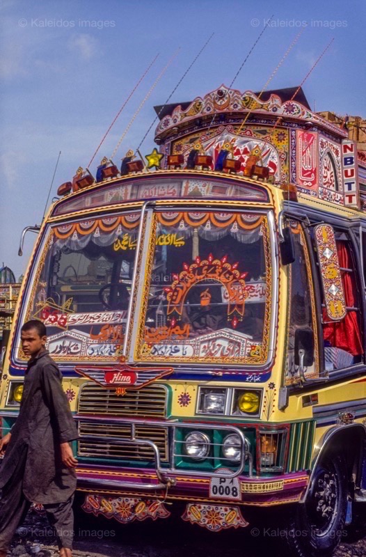 Bus;Hino;Kaleidos;Kaleidos images;Karachi;La parole à l'image;Pakistan;Philippe Guéry;Sind;Truck Art;Véhicules