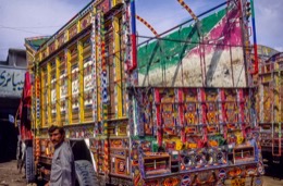 Camions;Kaleidos;Kaleidos-images;Karachi;La-parole-à-limage;Pakistan;Philippe-Guéry;Sind;Truck-Art;Véhicules
