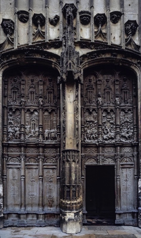 Architecture;Beauvais;Cathedrals;Catholic;Christianity;Christians;Churches;Cults;Doors;Entry;Gothic;Kaleidos;Kaleidos images;La parole à l'image;Oise;Picardie;Places of worship;Portal;Tarek Charara