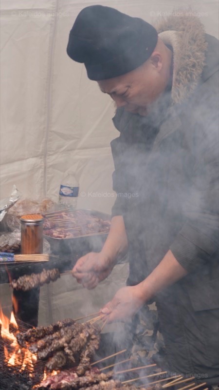 Belleville;Nouvel an chinois;Nouvel an lunaire;Paris;Paris XIX;Paris 19;France;Kaleidos;Kaleidos images;La parole à l'image;Tarek Charara;Hommes;Street food;Vendeurs ambulants;Vendeurs