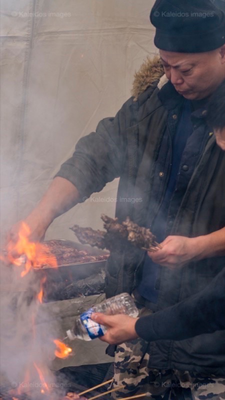 Belleville;Nouvel an chinois;Nouvel an lunaire;Paris;Paris XIX;Paris 19;France;Kaleidos;Kaleidos images;La parole à l'image;Tarek Charara;Hommes;Street food;Vendeurs ambulants;Vendeurs