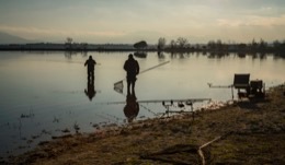 Fisherman;Fishermen;France;Kaleidos;Kaleidos-images;La-parole-à-limage;Lake-of-Villeneuve;Lake-of-Villeneuve-de-la-Raho;Lakes;Landscapes;Pyrénées-Orientales;Tarek-Charara