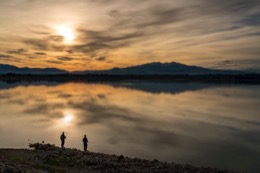 Canigó;Fisherman;Fishermen;France;Kaleidos;Kaleidos-images;La-parole-à-limage;Lake-of-Villeneuve;Lake-of-Villeneuve-de-la-Raho;Lakes;Landscapes;Pyrenees;Pyrénées-Orientales;Sunsets;Tarek-Charara