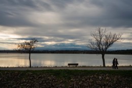 Benches;Canigó;Couples;France;Kaleidos;Kaleidos-images;La-parole-à-limage;Lake-of-Villeneuve;Lake-of-Villeneuve-de-la-Raho;Lakes;Landscapes;Pyrenees;Pyrénées-Orientales;Tarek-Charara;Villeneuve-de-la-Raho