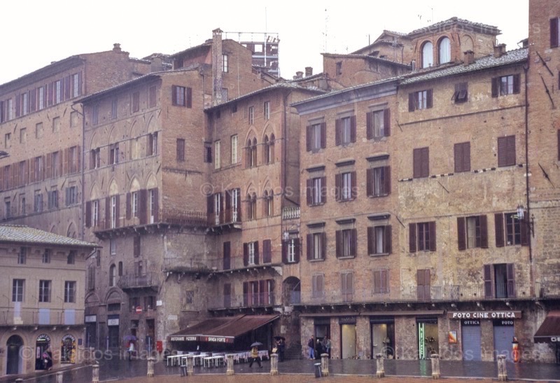 Architecture;Buildings;Houses;Italy;Kaleidos images;La parole à l'image;Philippe Guery;Rain;Toscana