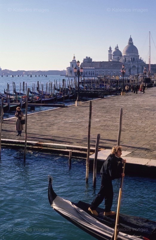 Barques;Bateaux;Chrétiens;Christianisme;Désirée Sadek;Gondoles;Italie;Kaleidos images;La parole à l'image;Lieux de culte;Venise;Églises