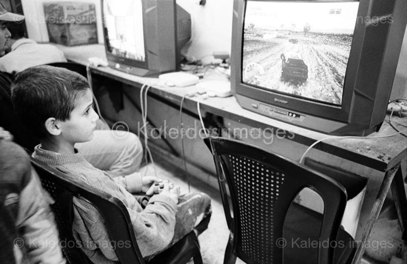 Boys;Children;Games;Kaleidos images;Kids;Palestinian Refugees;Palestinians;Play;Refugee camps;Shatila;Tarek Charara;UNRWA;Video games