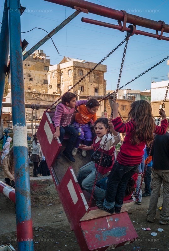 Camps de refugiés;Chatila;Enfants;Jeux;Kaleidos;Kaleidos images;La parole à l'image;Palestiniens;Réfugiés palestiniens;Tarek Charara;Aire de jeux
