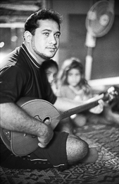 Children;Kaleidos-images;Lute;Man;Men;Music;Oriental-Lute;Oud;Palestinian-Refugees;Palestinians;Refugee-camps;Shatila;String-Instrument;Stringed-Instrument;Tarek-Charara;UNRWA