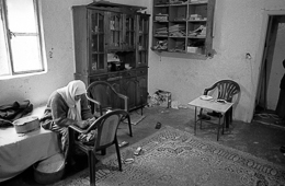 Architecture;Camps-de-refugiés;Chambres;Chatila;Femmes;Kaleidos-images;Palestiniens;Pauvres;Pauvreté;Pommes-de-terre;Réfugiés-palestiniens;Tarek-Charara;UNRWA