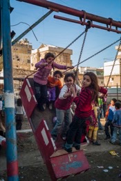 Camps-de-refugiés;Chatila;Enfants;Jeux;Kaleidos;Kaleidos-images;La-parole-à-limage;Palestiniens;Réfugiés-palestiniens;Tarek-Charara;Aire-de-jeux