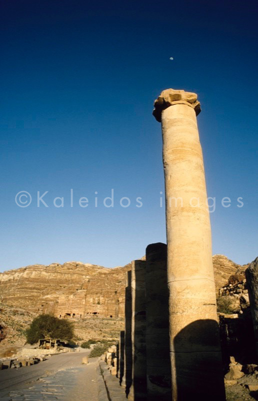 Tarek Charara;La parole à l'image;Kaleidos images;UNESCO;World Heritage;History;Nabateans;Petra;Jordan;Hadrian;Cardo Decumanus;Pillar street;Pillars