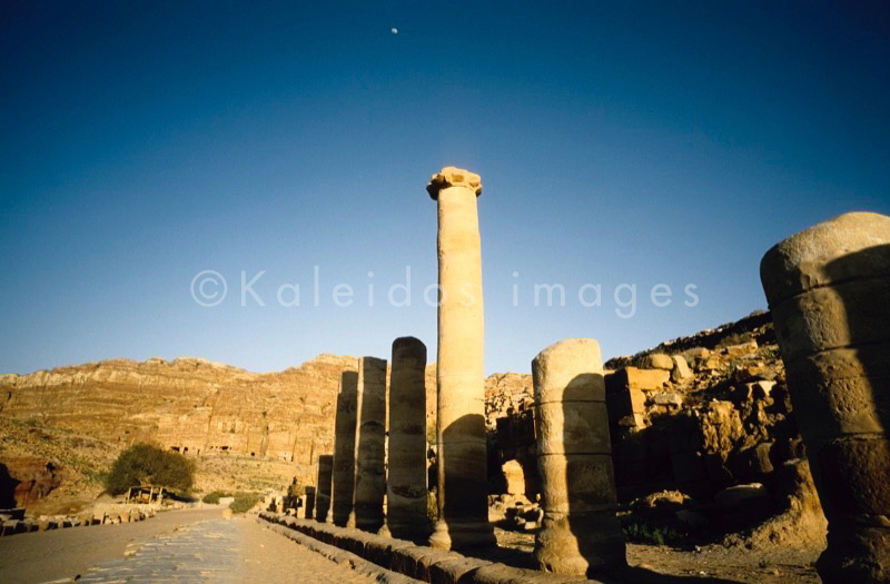 Tarek Charara;La parole à l'image;Kaleidos images;UNESCO;World Heritage;History;Nabateans;Petra;Jordan;Hadrian;Cardo Decumanus;Pillar street;Pillars