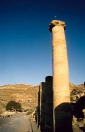 Tarek-Charara;La-parole-à-limage;Kaleidos-images;UNESCO;World-Heritage;History;Nabateans;Petra;Jordan;Hadrian;Cardo-Decumanus;Pillar-street;Pillars