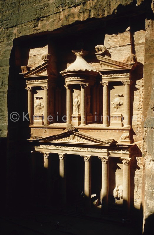 Tarek Charara;Kaleidos images;La parole à l'image;UNESCO;World Heritage;Graves;Tombs;History;Nabateans;Petra;Jordan;Sunrise;Khazneh;Al Khazneh