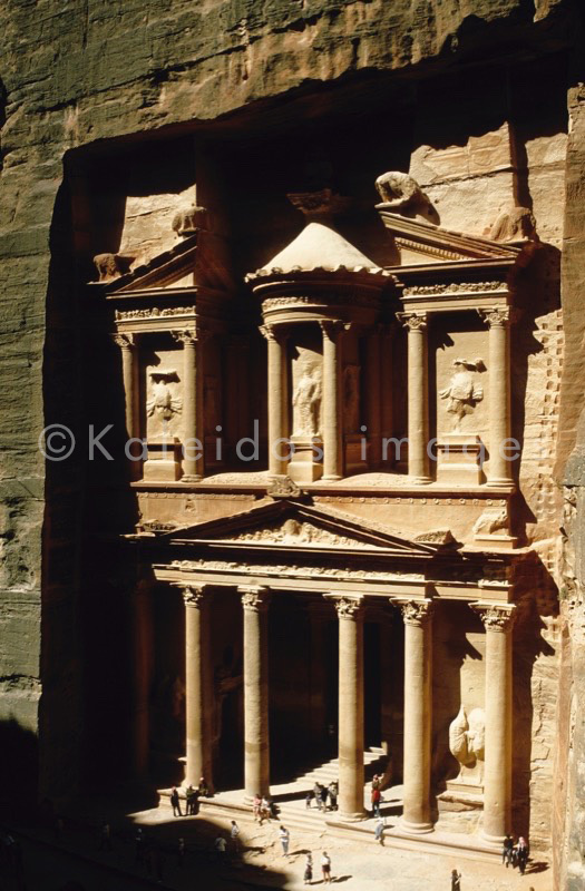 Tarek Charara;Kaleidos images;La parole à l'image;UNESCO;World Heritage;Graves;Tombs;History;Nabateans;Petra;Jordan;Sunrise;Khazneh;Al Khazneh