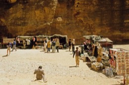 Tarek-Charara;Kaleidos-images;La-parole-Ã -limage;UNESCO;World-Heritage;Tourists;Stalls;Stands;Souvenirs;Boutiques;History;Nabateans;Petra;Jordan;Khazneh;Al-Khazneh