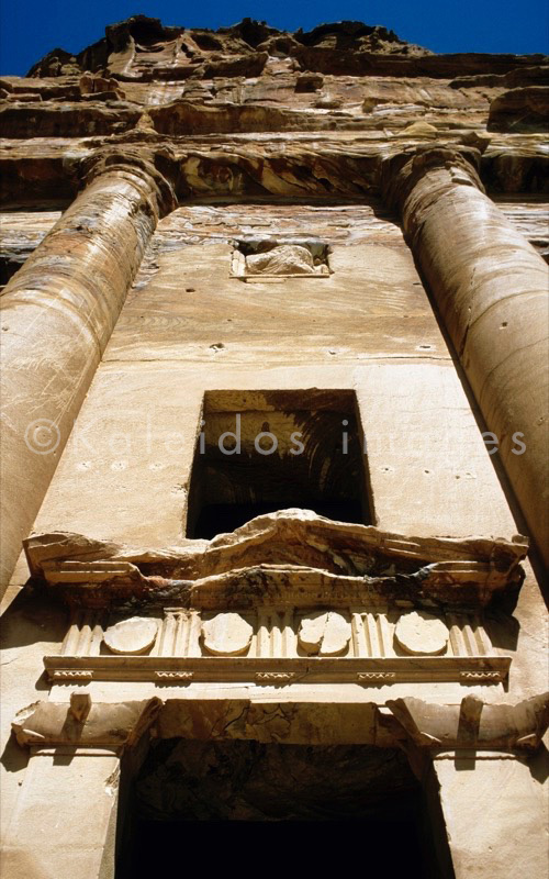 Tarek Charara;La parole à l'image;Kaleidos images;UNESCO;World Heritage;Graves;Tombs;History;Nabateans;Petra;Royal tombs,Urn tomb