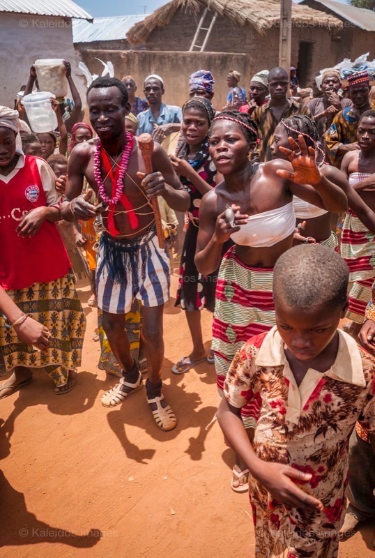 Africa;Benin;Children;Dance;Gaani;Kaleidos;Kaleidos images;Kilir;La parole à l'image;Man;Men;Royal Palace of Djougou;Tarek Charara;Traditions;Woman;Women