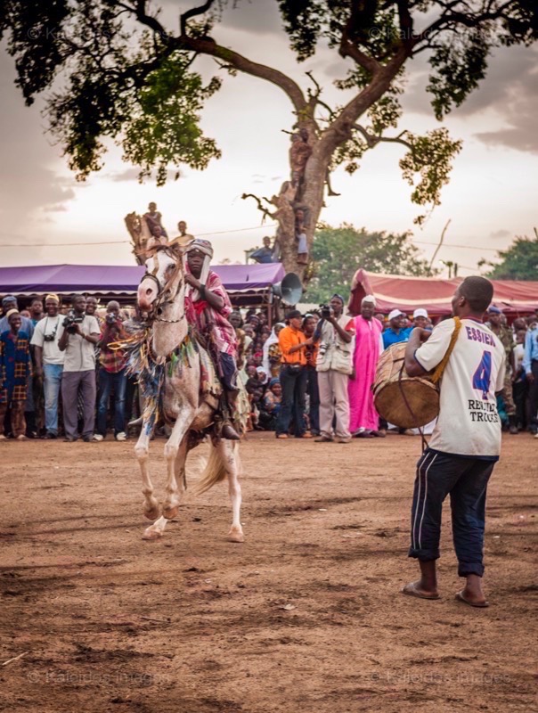 Africa;Benin;Drums;Gaani;Horseman;Horsemen;Horses;Kaleidos;Kaleidos images;La parole à l'image;Rachid Fousséni;Rachidou Fousséni;Riders;Tam-Tam;Tarek Charara;Dongola
