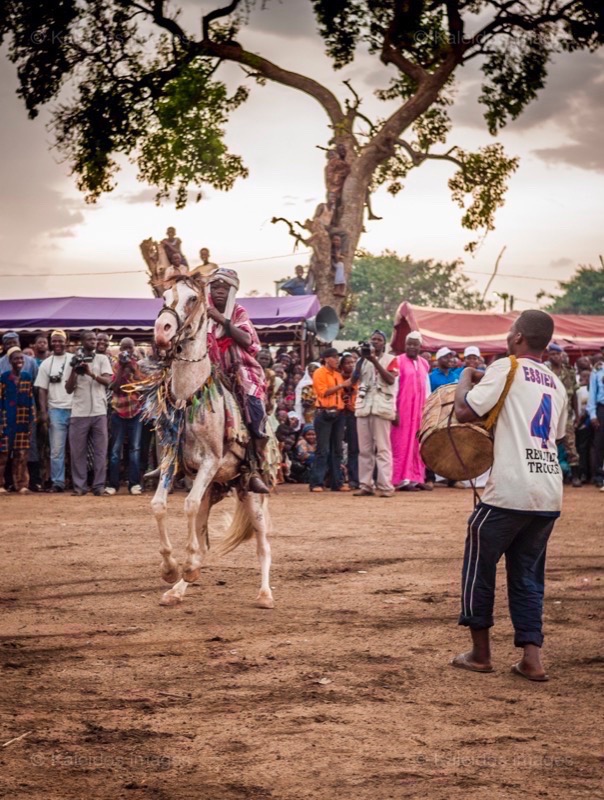 Afrique;Bénin;Cavaliers;Cheval;Chevaux;Gaani;Kaleidos;Kaleidos images;La parole à l'image;Rachid Fousséni;Rachidou Fousséni;Tam Tam;Tam-Tam;Tambours;Tams Tams;Tarek Charara