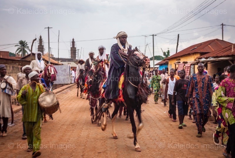 Afrique;Bénin;Cavaliers;Cheval;Chevaux;El Hadj Sani Allabulla Fousséni;Gaani;Kaleidos;Kaleidos images;La parole à l'image;Moussa Atta;Oroumeri Traoré;Tam Tam;Tambours;Tams Tams;Tarek Charara