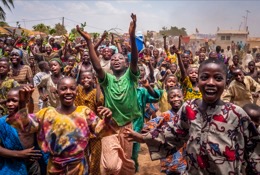 Africa;Benin;Boys;Children;Crowds;Gaani;Girls;Joy;Kaleidos;Kaleidos-images;La-parole-à-limage;Tarek-Charara