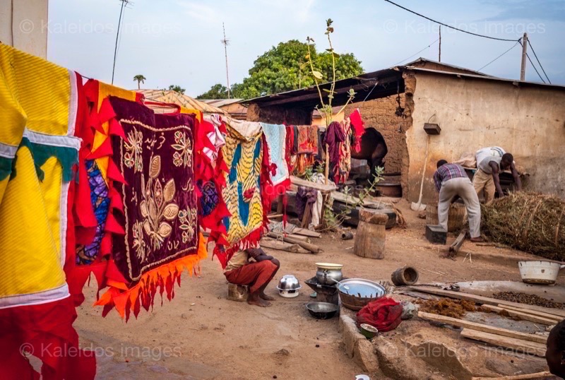 Afrique;Bénin;Cheval;Chevaux;Habitations;Kaleidos;Kaleidos images;La parole à l'image;Maisons;Moussa Atta;Tarek Charara