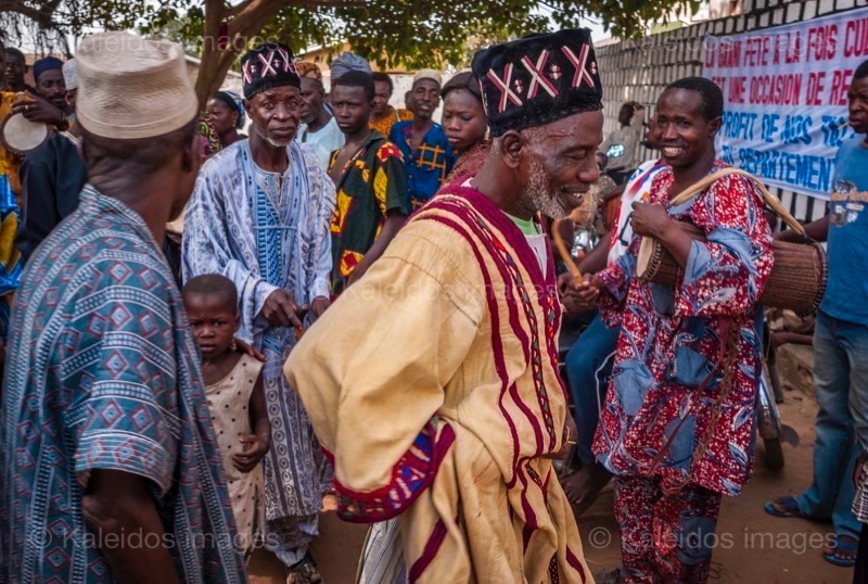 Afrique;Bénin;;Griots;Hommes;Kaleidos;Kaleidos images;La parole à l'image;Musique;Palais Royal de Djougou;Palais royal de Kilir;Tam Tam;Tam-Tam;Tambours;Tams Tams;Tarek Charara