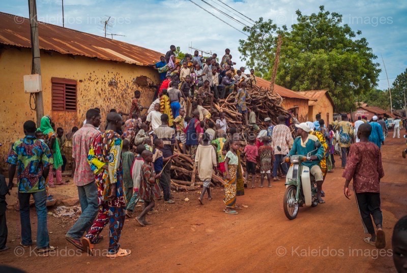 Africa;Benin;Crowds;Kaleidos;Kaleidos images;La parole à l'image;Mopeds;Tarek Charara;Mopeds