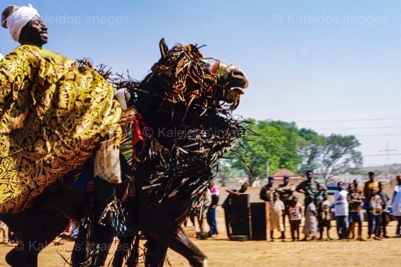 Africa;Afrique;Baatonbou;Baatonou;Bariba;Benin;Bénin;Cavaliers;Cheval;Chevaux;Gaani;Hommes;Horse;Horseman;Horsemen;Horses;Kaleidos;Kaleidos images;La parole à l'image;Man;Men;Moussa Atta;Riders;Tarek Charara;Dongola