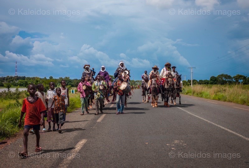 Afrique;Bénin;Cavaliers;Cheval;Chevaux;Griots;Kaleidos;Kaleidos images;La parole à l'image;Routes;Tarek Charara