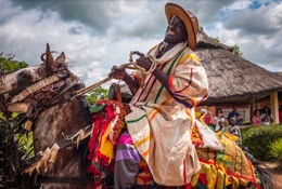 Afrique;Baseno-Djowou;Bénin;Cavaliers;Cheval;Chevaux;Gaani;Kaleidos;Kaleidos-images;La-parole-à-limage;Tarek-Charara;Touristes