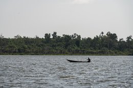 Lake-Toho;Ouidah;Benin;West-Africa;fisherman;pirogue;silhouette;paddle;lake-landscape;open-water;horizon;forest;solitude;traditional-fishing;calm;Tarek-Charara;Kaleidos;Kaleidos-images;La-parole-à-limage