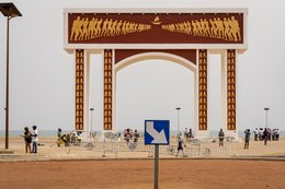 Gate-of-No-Return;New-Gate-of-No-Return;Ouidah;Djègbadji;Benin;West-Africa;Slave-trade;Slavery;Memory;Heritage;UNESCO;Slave-Route;Memorial-monument;Voodoo;Tree-of-Return;Dahomey;Atlantic-Ocean;African-diaspora;Colonial-history;Commemoration;Vodun-Days;Fortuné-Bandeira;Beninese-sculptor;Bas-relief;Monumental-architecture;Concrete;Esplanade;La-Marina;Tarek-Charara;Kaleidos;Kaleidos-images;La-parole-à-limage