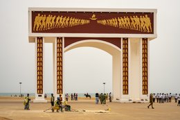 Gate-of-No-Return;New-Gate-of-No-Return;Ouidah;Djègbadji;Benin;West-Africa;Slave-trade;Slavery;Memory;Heritage;UNESCO;Slave-Route;Memorial-monument;Voodoo;Tree-of-Return;Dahomey;Atlantic-Ocean;African-diaspora;Colonial-history;Commemoration;Vodun-Days;Fortuné-Bandeira;Beninese-sculptor;Bas-relief;Monumental-architecture;Concrete;Esplanade;La-Marina;Tarek-Charara;Kaleidos;Kaleidos-images;La-parole-à-limage
