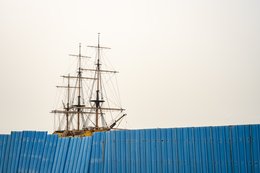 Bateau-du-Départ;LAurore;Slave-ship;Museum-ship;Replica;Three-masted-vessel;Ouidah;Djègbadji;Benin;West-Africa;Slave-trade;Slavery;Memory;Heritage;Slave-Route;Gate-of-No-Return;La-Marina;Memorial-complex;Memorial-tourism;Triangular-trade;Atlantic-Ocean;Vodun-Days;Beach;Construction-site;Lagoon;Tarek-Charara;Kaleidos;Kaleidos-images;La-parole-à-limage