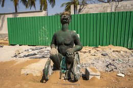 African-heritage;Benin;Commemoration;Construction-site;Cultural-heritage;Deportation;Door-of-No-Return;History;Kaleidos;Kaleidos-images;La-parole-à-limage;Memory;Memorial;Monument;Ouidah;Ouidah-92;Reconstruction;Sculpture;Slave-route;Slave-trade;Tarek-Charara;Transition;West-Africa