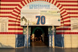 Archidiocèse-de-Cotonou;-Bannière;-Bénin;-Cathédrale;-Célébration-religieuse;-Cotonou;-Jubilé;-Kaleidos;-Kaleidos-images;-La-parole-à-limage;-Lieux-de-culte;-Notre-Dame-de-Miséricorde;-Portail;-Stories-Pictures;-Tarek-Charara