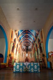 Autel;-Bénin;-Cathédrale;-Chœur;-Cotonou;-Crucifix;-Fresque;-Kaleidos;-Kaleidos-images;-La-parole-à-limage;-Lieux-de-culte;-Notre-Dame-de-Miséricorde;-Stories-Pictures;-Tarek-Charara;-Trompe-lœil