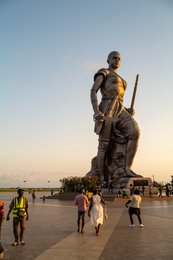 Amazone;-Bénin;-Boulevard-de-la-Marina;-Bronze;-Cotonou;-Esplanade-des-Amazones;-Kaleidos;-Kaleidos-images;-La-parole-à-limage;-Monument;-Sculpture;-Statue;-Stories-Pictures;-Tarek-Charara