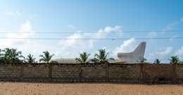 Abandoned-aircraft;-Airplane-wreck;-Barakah;-Benin;-Boundary-wall;-Cadjéhoun-Beach;-Coconut-palm;-Cotonou;-Cotonou-airport;-Kaleidos;-Kaleidos-images;-La-parole-à-limage;-Lockheed-L-1011;-Power-line;-Tarek-Charara;-TriStar;-West-Africa