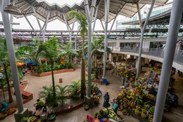 Africa;-Architecture;-Arte-Charpentier;-Benin;-CASA-A-ARCHI;-Cotonou;-Courtyard;-Ganhi-market;-Ground-floor;-Kaleidos;-Kaleidos-images;-La-parole-à-limage;-Market;-Overview;-Palm-tree;-Stories-Pictures;-Tarek-Charara;-Trader