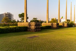 Benin;-Benin-flag;-Boulevard-de-la-Marina;-Cotonou;-Jardin-de-lAmazone;-Kaleidos;-Kaleidos-images;-La-parole-à-limage;-Landscaping;-Lawn;-Concrete-pole;-Presidential-Palace;-Stories-Pictures;-Tarek-Charara