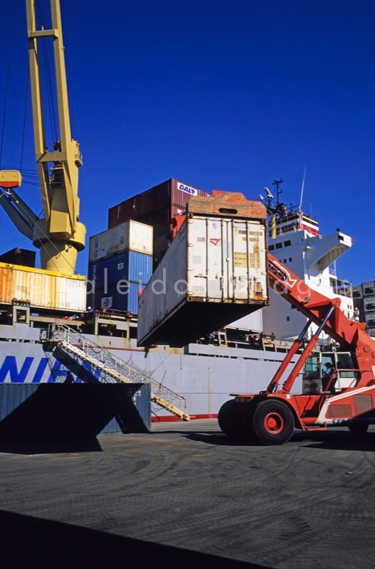 Mayotte;Comoros;Longoni;Ports;Container carrier;SEAL USARAMO;Deutsche Afrika Linien;Containers;Ships